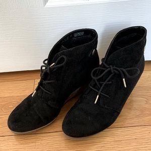 Dr. Scholl’s black wedge booties